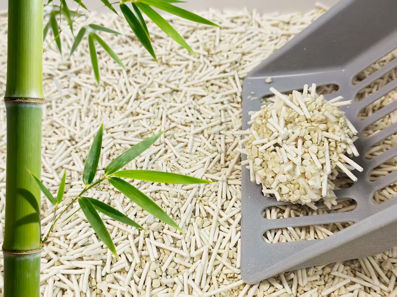 A mix of tofu cat litter and bamboo charcoal pellets, a high-performance blend for private label brands seeking superior, natural odor control.